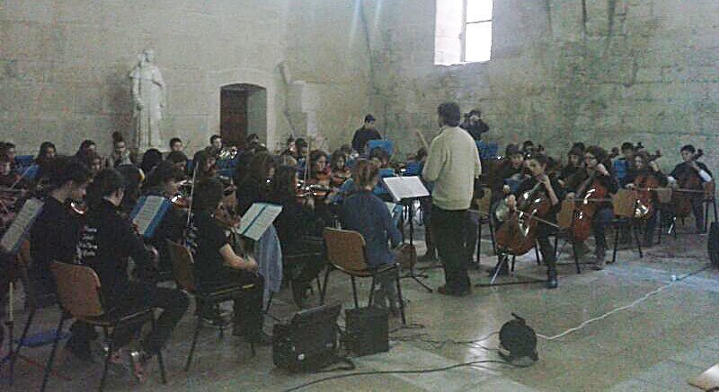 Treball dels participants en el segon encontre dels joves músics lleidatans.