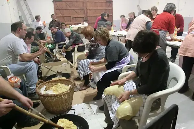 El Local del Sindicat va servir d&#39;obrador per preparar les orelletes de Sant Blai.