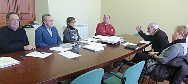 L&#39;alcalde Enric Mir en la reunió amb el grups del consistori.