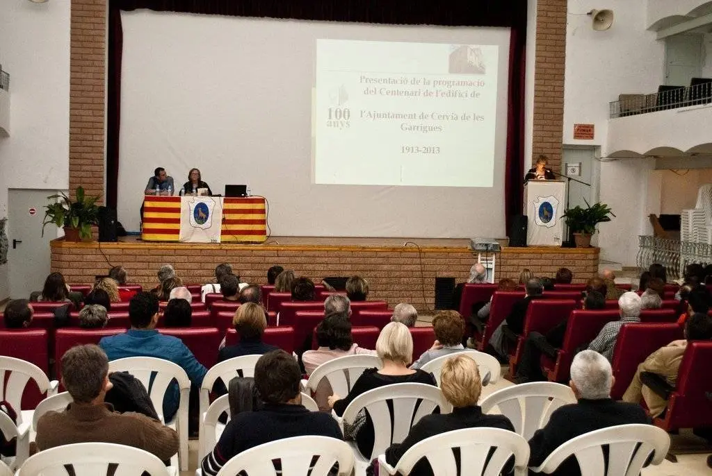 La Sala del Poble va acollir el primer acte del centenari