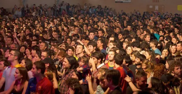 Milers de persones van omplir el pavelló Municipal de Vilanova de Bellpuig.