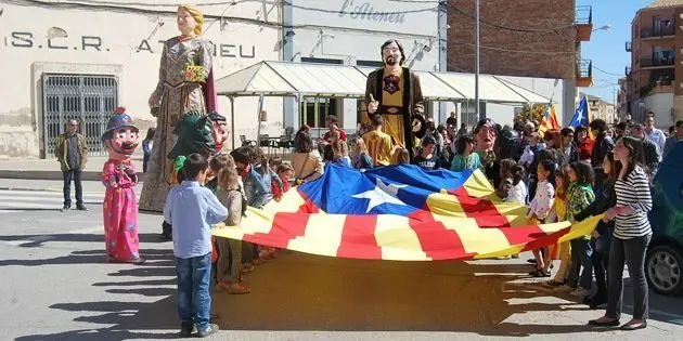 L&#39;estelada va sortir de la plaça Planell amb els Gegants i Capgrossos.