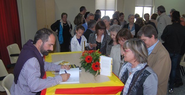Jaume Balcells va signar els llibres al públic assistent.