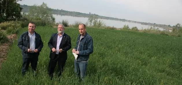 Sangrà, Fabregat i Costa en una de les finques de l&#39;Estany.