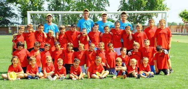 Els participants en el primer Campus de Futbol d&#39;Ivars d&#39;Urgell.