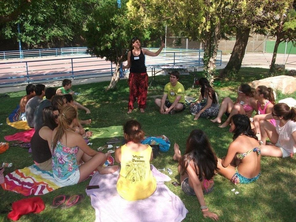 Els participants, durant la sessió a les piscines de Juncosa