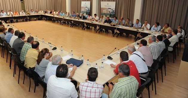 Imatge de la reunió a la Diputació de Lleida sobre l&#39;ús del iodur de plata. 