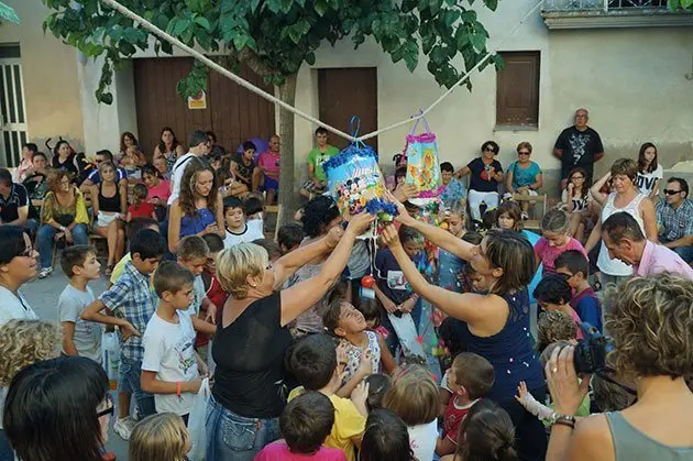Festa major de Fondarella-Les cucanyes van protagonitzar la diversió dels més petits. Foto: Margarita Torres
