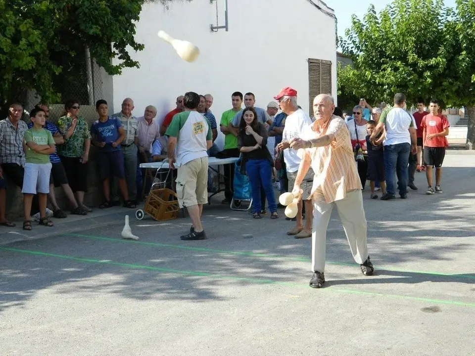 La tirada de bitlles és un dels actes que se celebra cada any. Foto: Llorenç Vidal