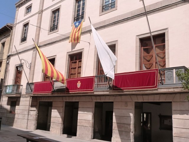 El balcó de l'Ajuntament de les Borges, durant els dies de Festa Major - Foto: