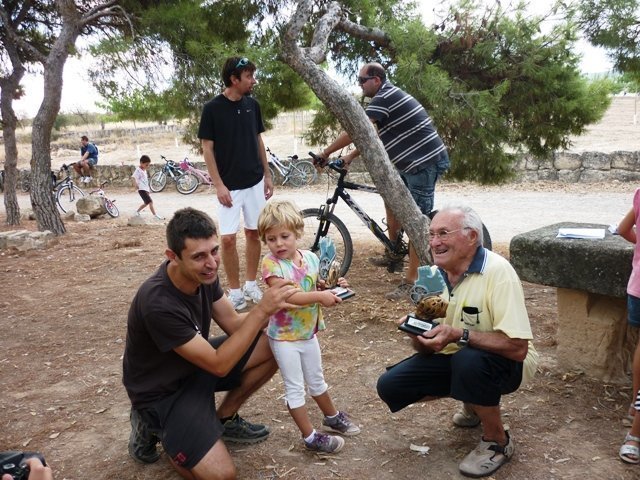 A les Borges és tradició premiar al ciclista més veterà i al més jove