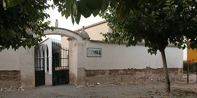 L&#39;obra te previst reformar l&#39;arcada i la porta principal del recinte.