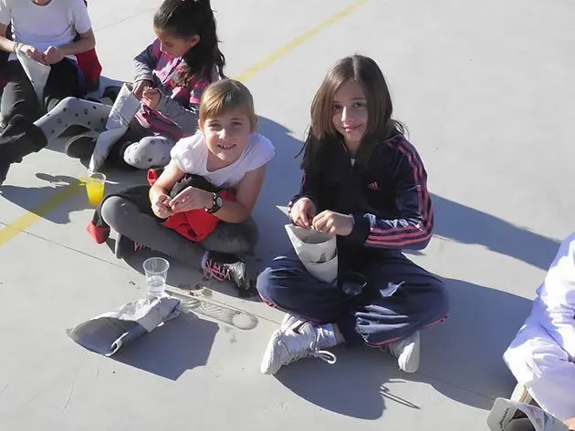 Com es tradicional les castanyes es van repartir amb paperines de diari.
