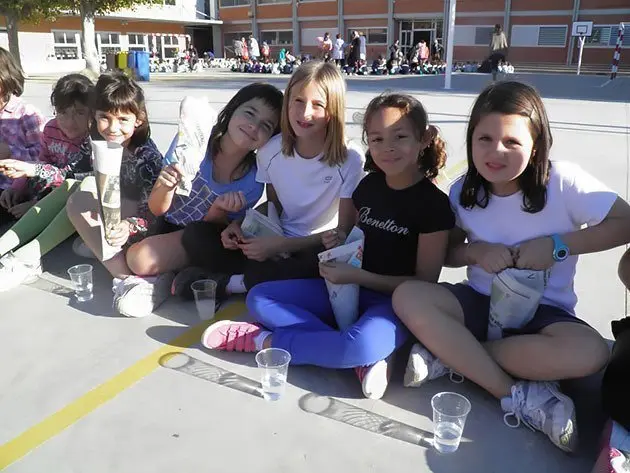 Com es tradicional les castanyes es van repartir amb paperines de diari.