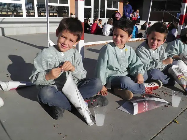 Com es tradicional les castanyes es van repartir amb paperines de diari.