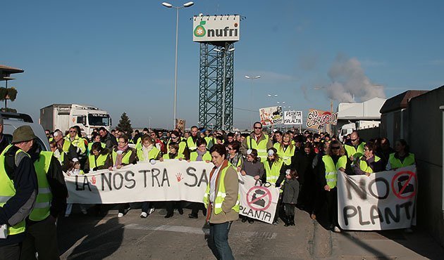 Imatge de la primera manifestació que va organitzar la plataforma Salvem el Territori.