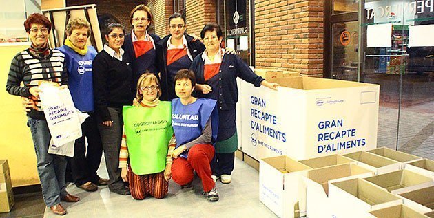 Voluntaris d&#39;Ivars d&#39;Urgell participen en la campanya del Banc d&#39;Aliments.