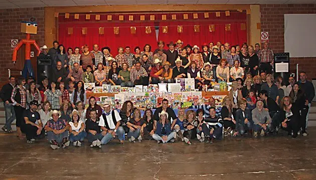 Els participants en la festa country que es va celebrar a Sidamon.