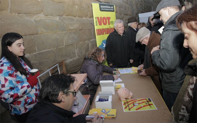 L&#39;Assemblea Nacional Catalana Pla d&#39;Urgell va instal·lar una taula al Pessebre de Linyola.