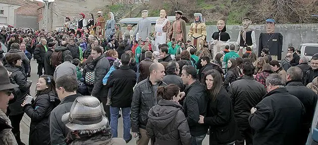 El gegants i grallers del Pla d&#39;Urgell es reuneixen a Castellnou de Seana.