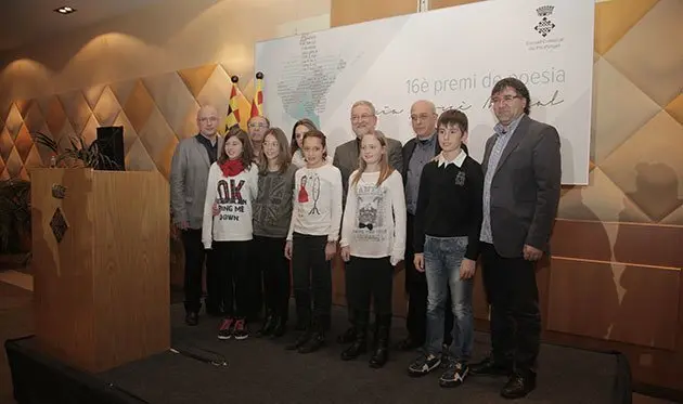 Els membres del Jurat, guanyador, i els alumnes de l&#39;escola del Palau d&#39;Anglesola.