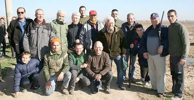 Els participants en la segona trobada d&#39;aficionats al Tir al Plat, el Poal.