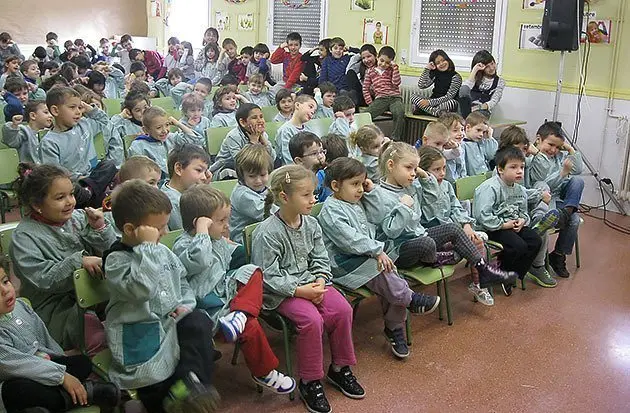 Teatre a l&#39;escola Joaquim Palacín de Bellvís, en el marc de les activitats de Dinàmica Educativa.										