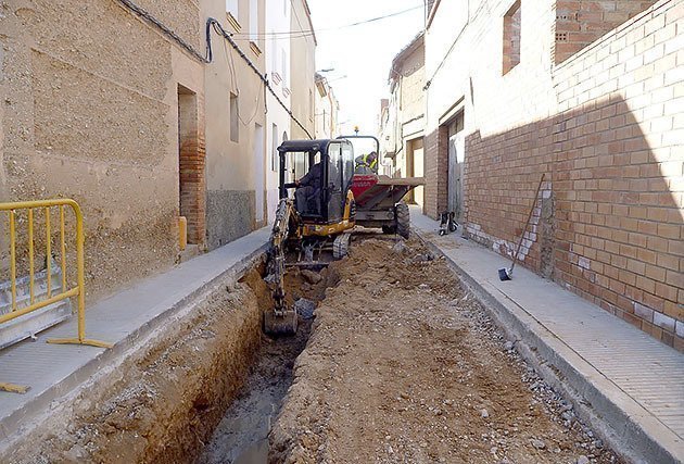 Inici de les obres en la xarxa de sanejament del carrer Orient del Palau d&#39;Anglesola.