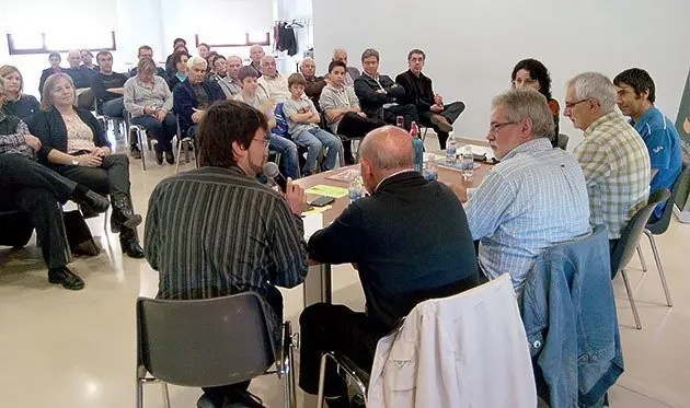 Els participants en el Vermut Literari del Palau d&#39;Anglesola.