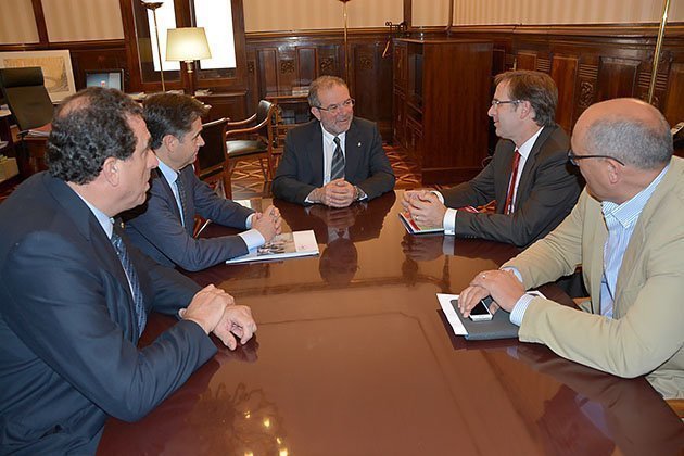 Joan Reñé, en la reunió amb  Álvaro Simon i Philippe Vanrie.