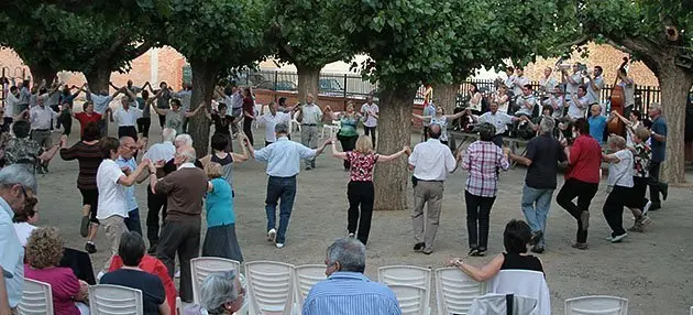 Aplec Sardanista de Mollerussa que se celebra al Parc Municipal.