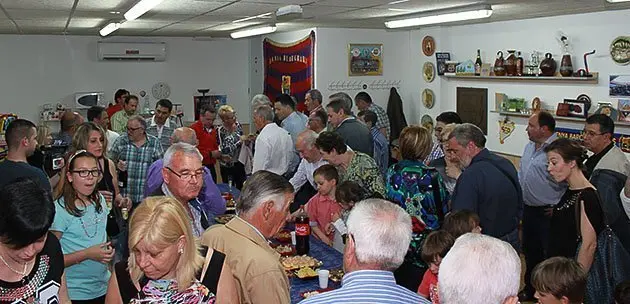 La penya va convidar a les autoritats i veïns a la festa de l&#39;aniversari.