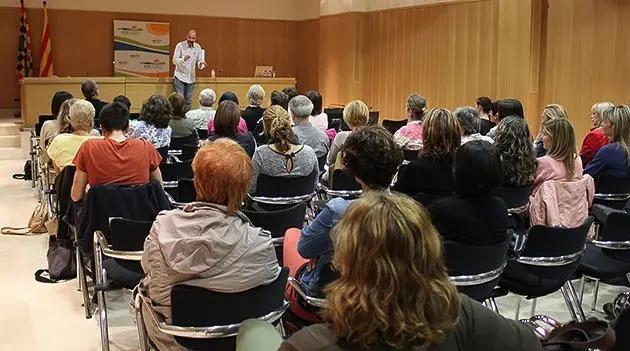 Daniel Gavarró, en un moment de la seva xerrada a la seu del Consell Comarcal.