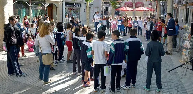 L&#39;alcalde Marc Solsona va participar en la marató de Lectura en veu alta.