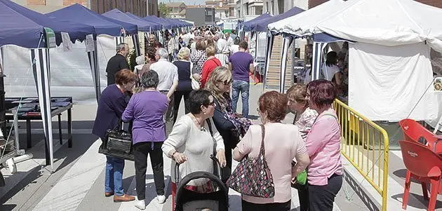 Una norantena d&#39;expositors van participar en la Fira COMINART.