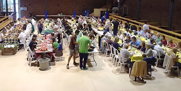 Imatge dels participants en la mostra gastronòmica de Castellnou de Seana.