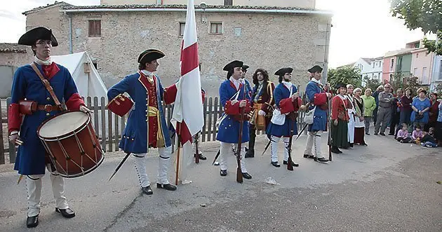 Els Miquelets al Poal amb motiu de la inauguració del monument als Desvalls.