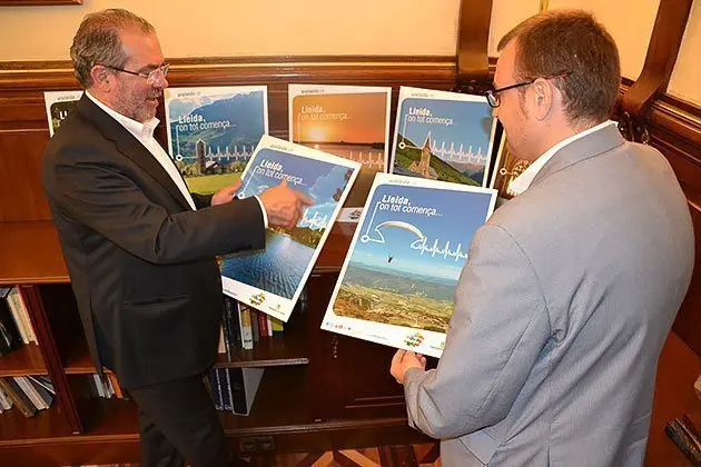 El president Joan Reñé supervisa la imatge de la nova campanya.