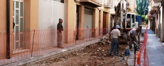 Obres al carrer Caputxins de les Borges