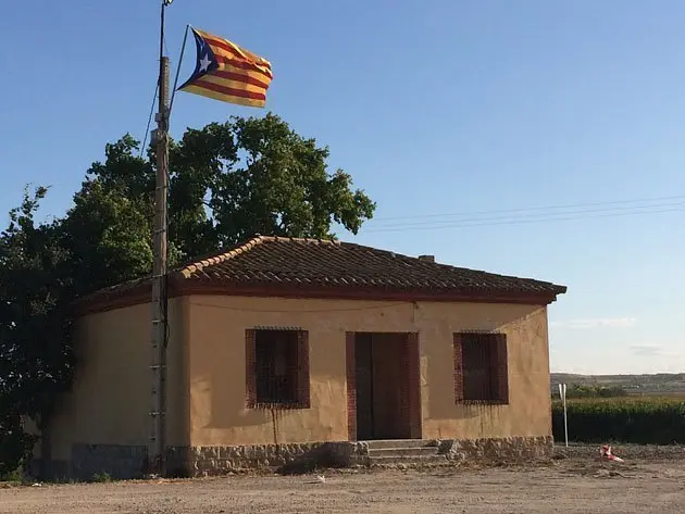 L&#39;estelada s&#39;ha aixecat en el mateix lloc que hi havia l&#39;anterior. 