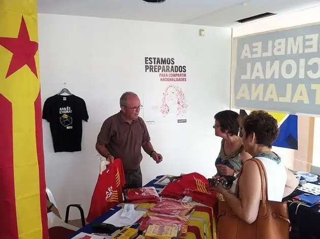 Botiga ANC al carrer Arbeca de Mollerussa, on es poden comprar les samarretes.