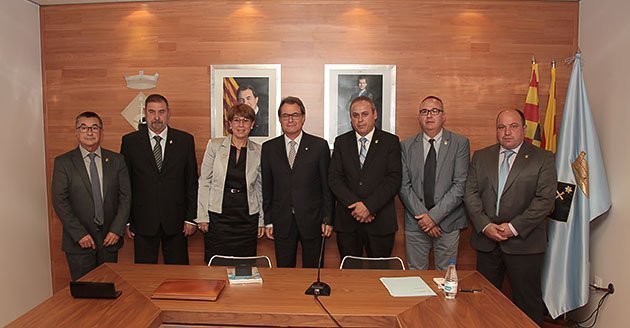 El President Artur Mas amb la corporació municipal de Golmés.