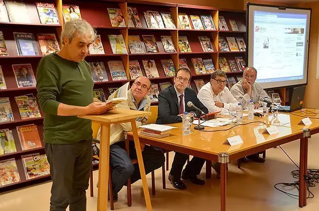 L&#39;escriptor Joan Francesc fa la lectura de textos del llibre Comarques lleidatanes, l’Alt Pirineu i l’Aran.