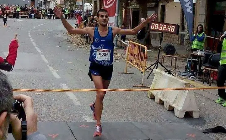 Ricard Pasto en la seva arribada de la Volta a l&#39;Estany.