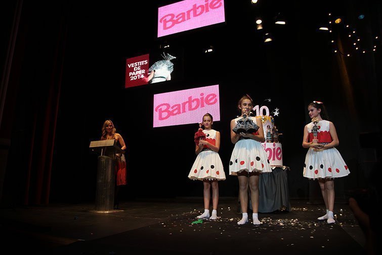 Els vestits de nines Barbie guanyadors de la desena edició del certamen.