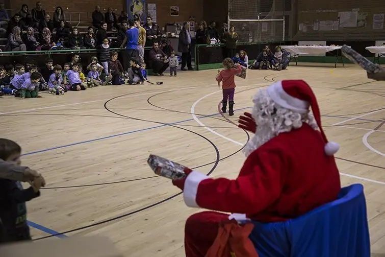 Pare Noel en la festa nadalenca del Club Hoquei Patins Mollerussa.