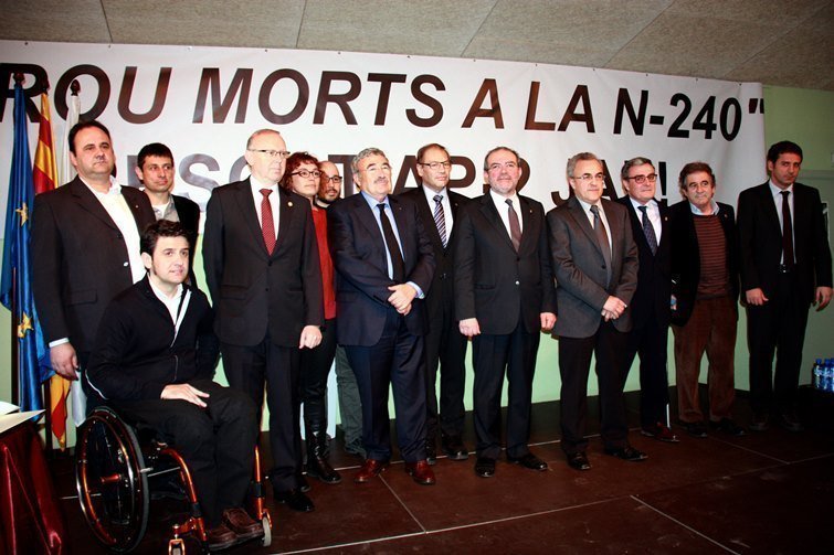 Signatura de la Declaració de Montblanc - les Borges Blanques – Lleida, del 17 de febrer de 2014, a la Casa de la Cultura.