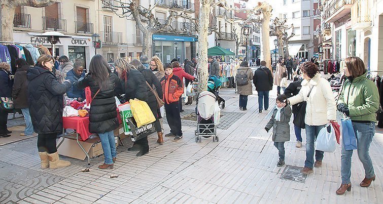 Mercat d&#39;hivern Mollerussa en les parades de la plaça Major.