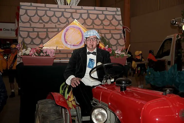 Multitudinària Rua de carnestoltes 2015 a Mollerussa.