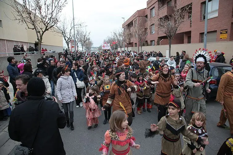Multitudinària Rua de carnestoltes 2015 a Mollerussa.